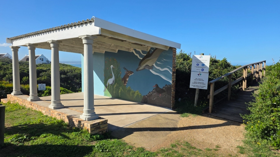 4 Bedroom Property for Sale in Boggomsbaai Western Cape